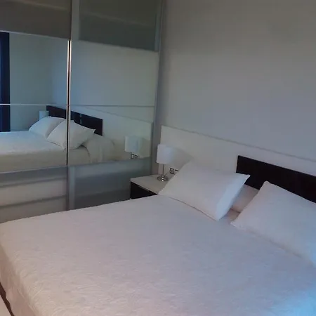 Ocean Front 公寓 *